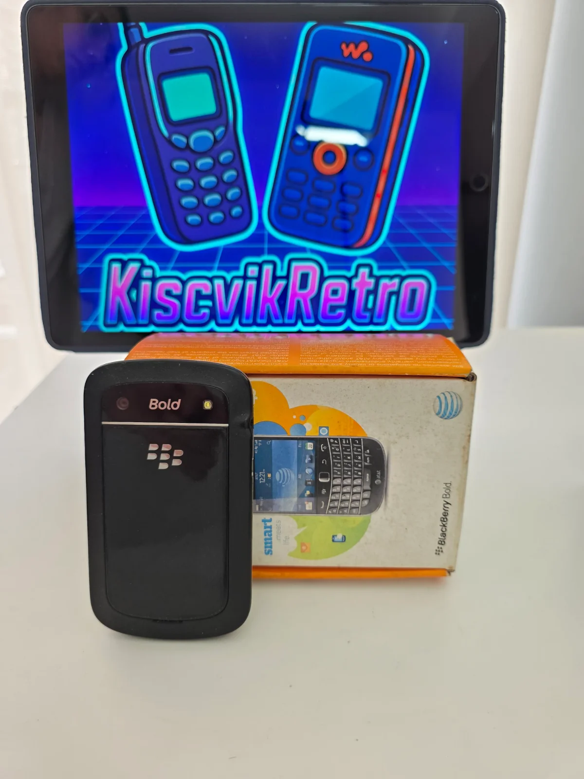 Blackberry 9900 — vista trasera