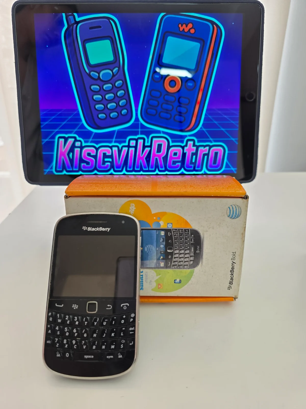 Blackberry 9900 — vista frontal