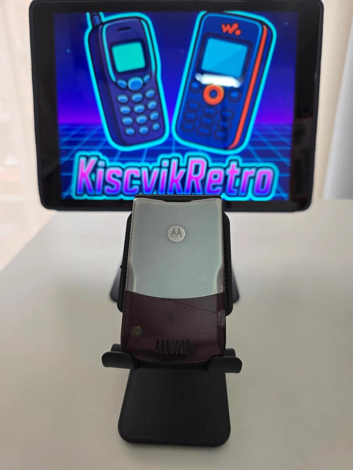 Motorola V3i Vintinto — cerrado, vista trasera