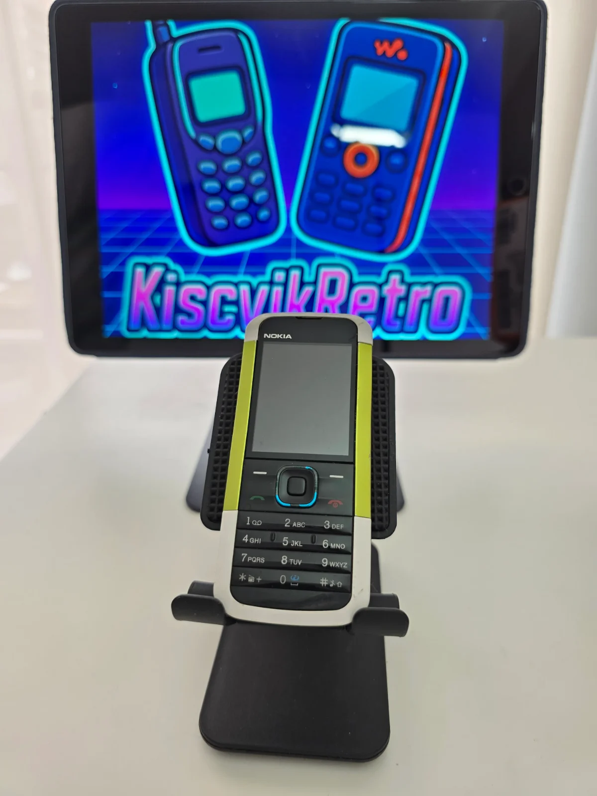 Nokia 5000 — vista frontal