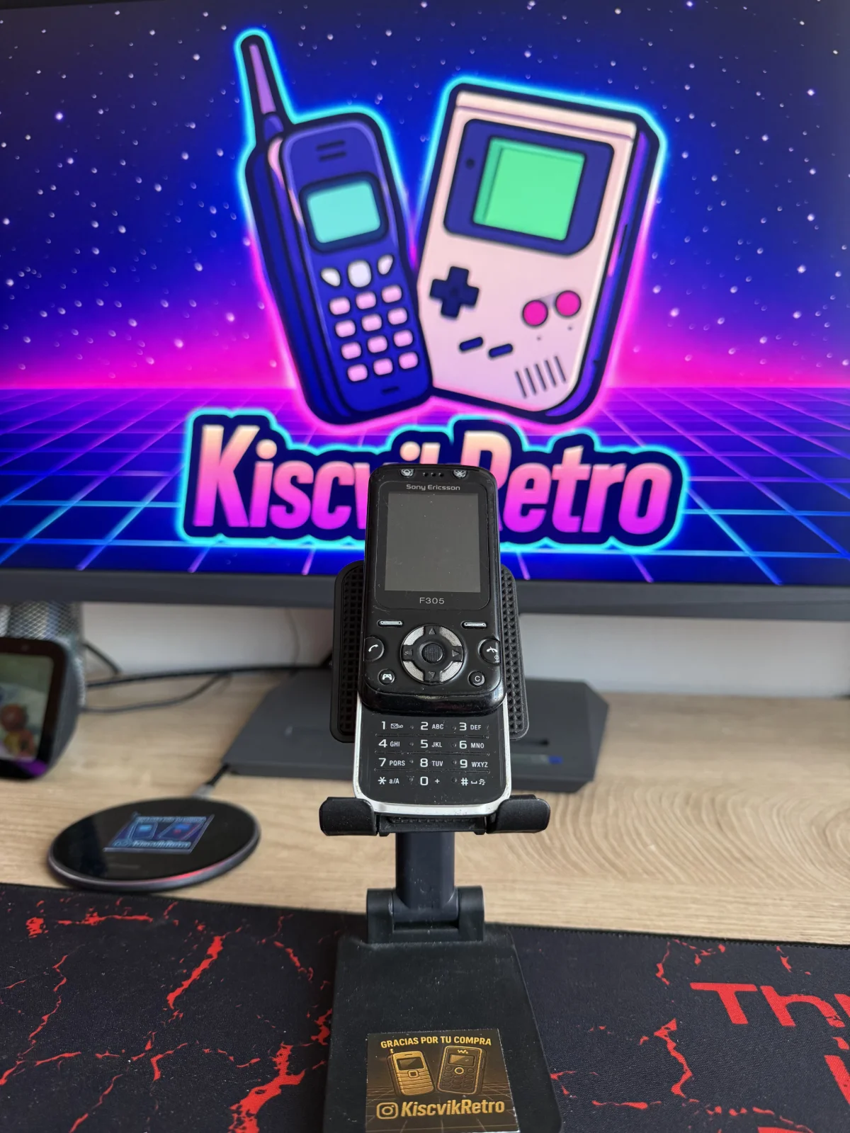 Sony Ericsson F305 — vista frontal