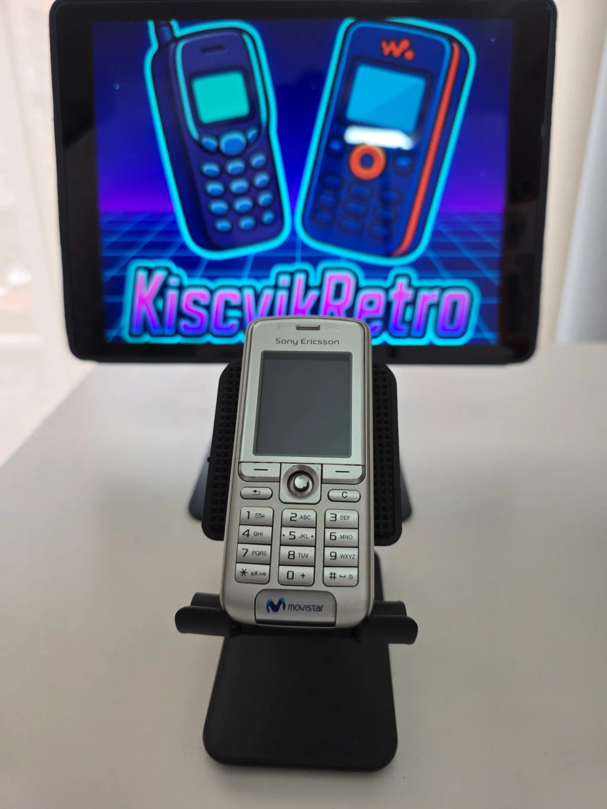 Sony Ericsson K310i — vista frontal