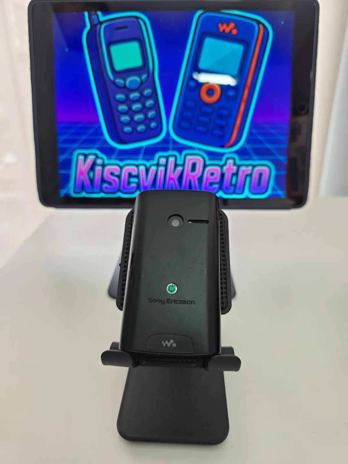 Sony ericsson W150 — vista trasera