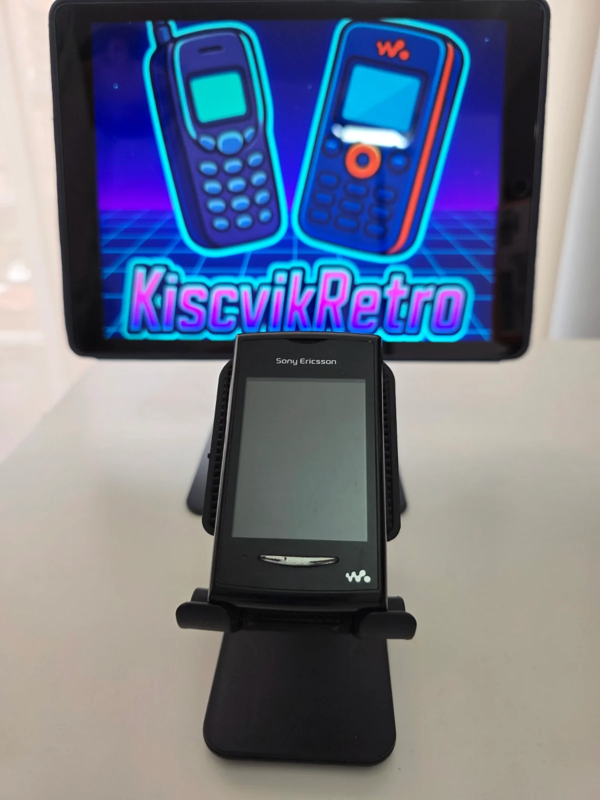 Sony ericsson W150 — vista frontal