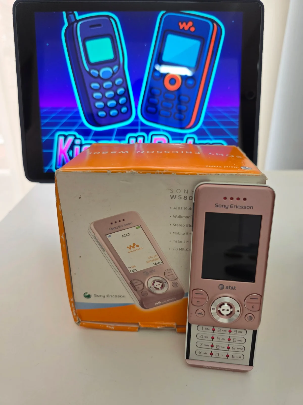 Sony Ericsson W580i — vista frontal