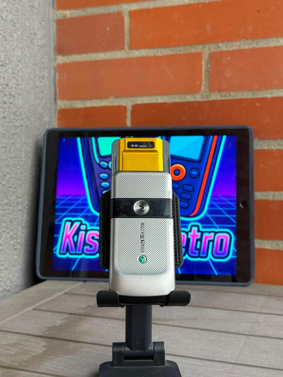 Sony Ericsson W760 — vista trasera