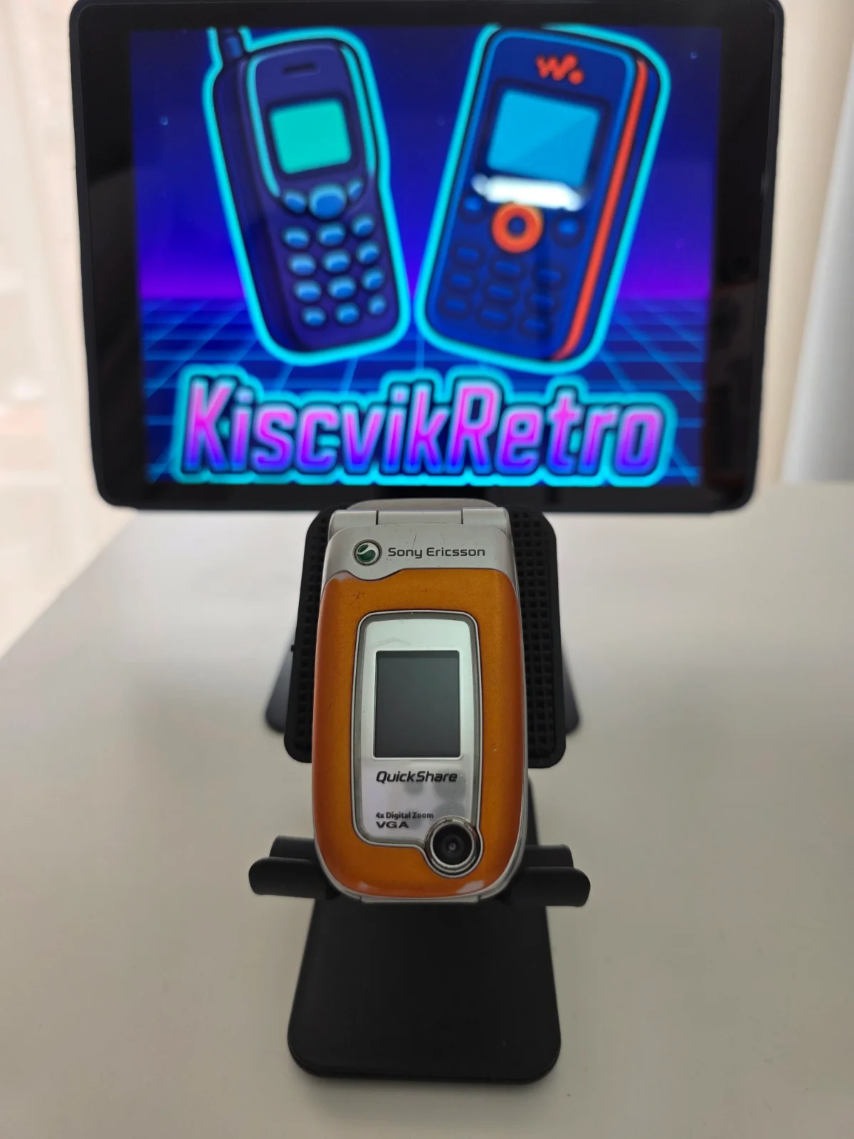Sony Ericsson Z520 — vista frontal